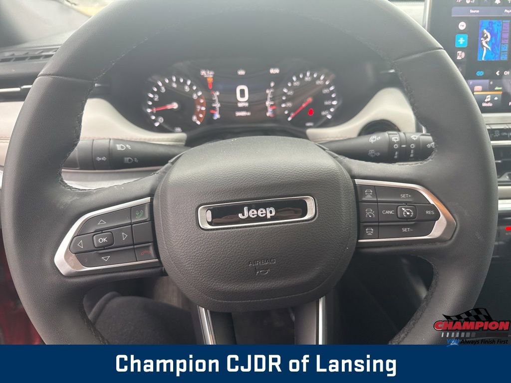 Used 2025 Jeep Compass Limited image 21