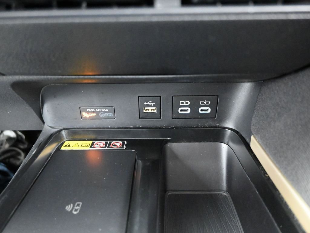 Used 2025 Toyota Camry LE image 21