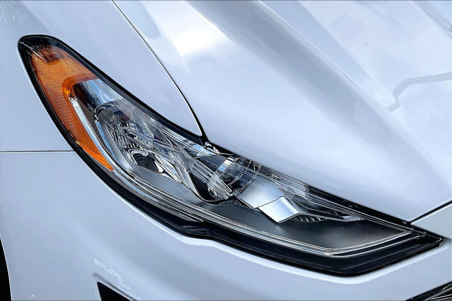 Used 2020 Ford Fusion SE FWD image 26
