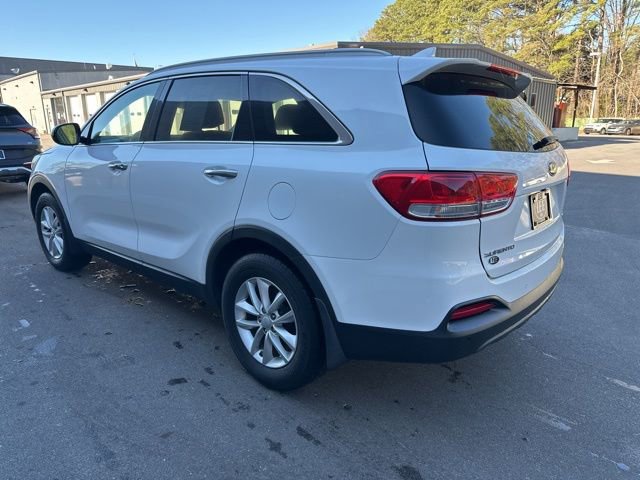 Used 2017 Kia Sorento LX w/ LX Convenience Package image 5