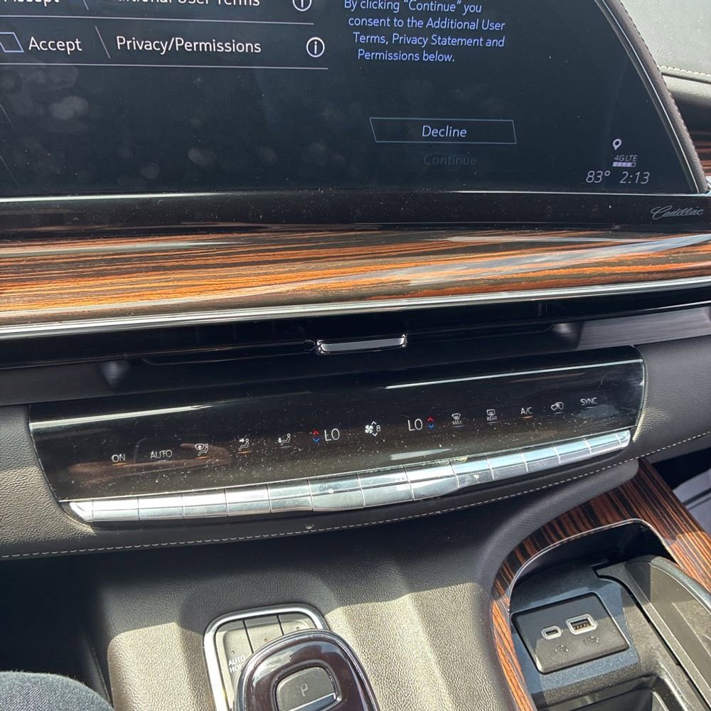 Used 2023 Cadillac Escalade Premium Luxury AWD/4WD image 23