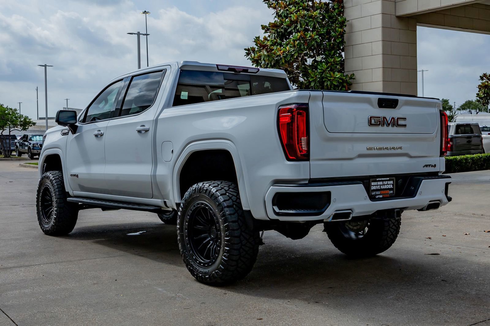 Used 2022 GMC Sierra 1500 AT4 w/ AT4 Premium Package AWD/4WD image 7