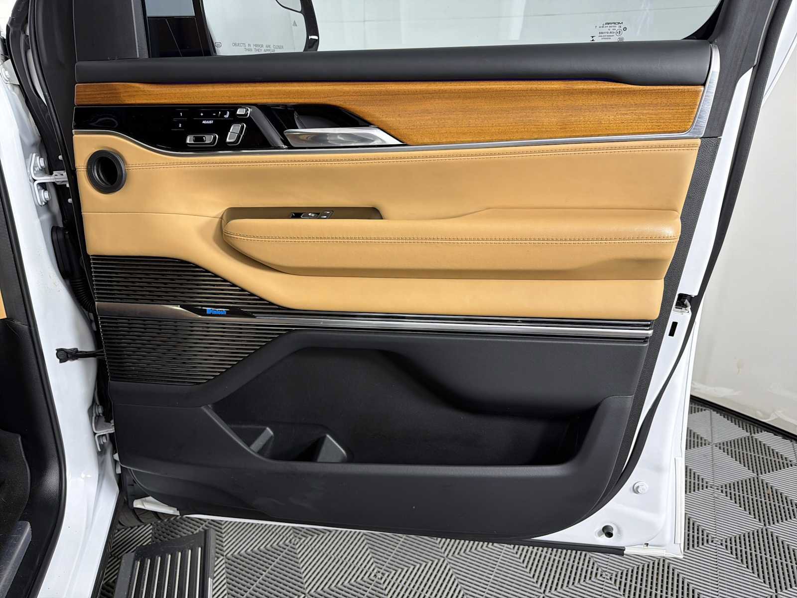 Used 2022 Jeep Grand Wagoneer Series III w/ Rear Seat Video Group 1 image 13