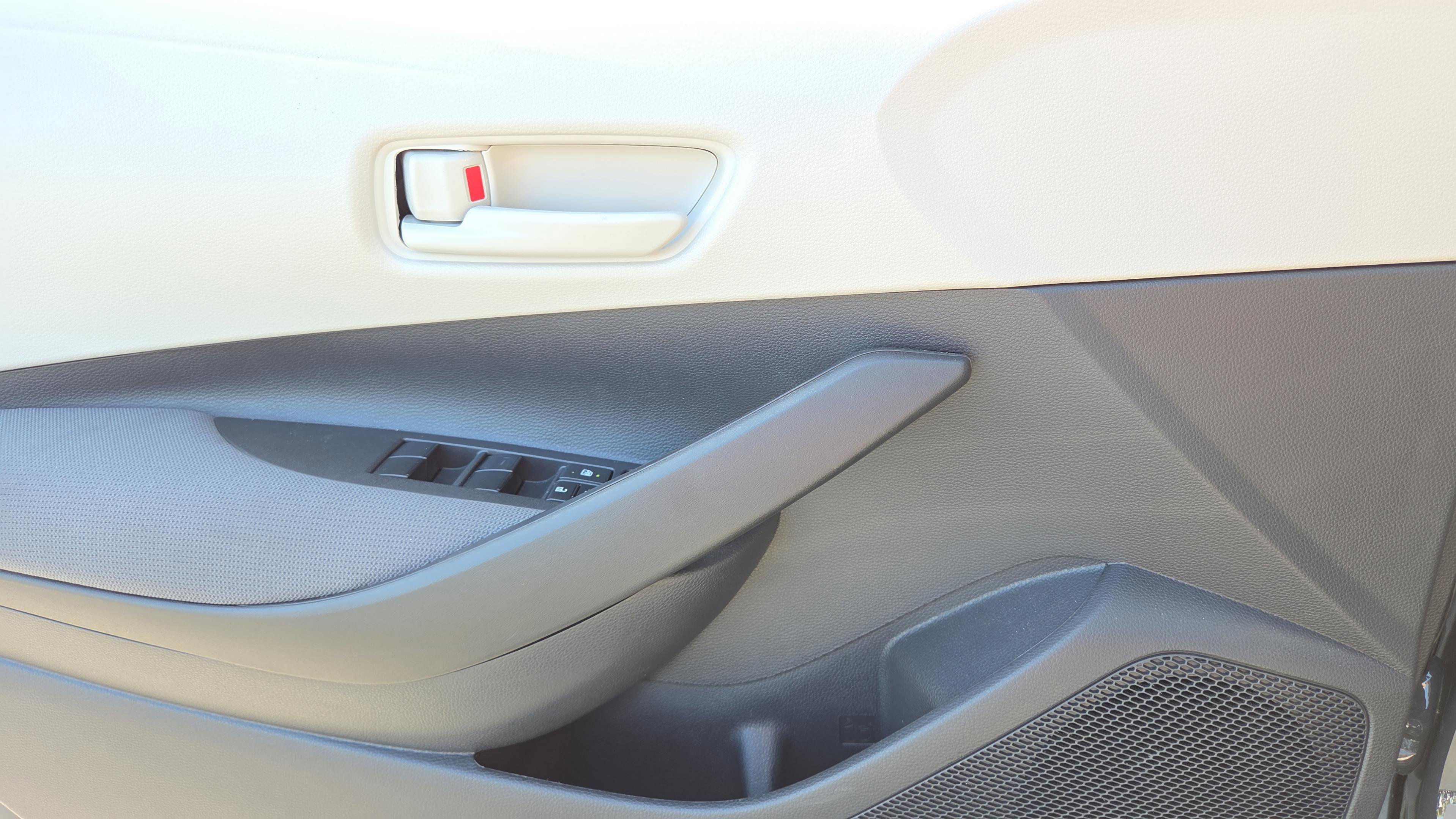 Used 2025 Toyota Corolla LE w/ Convenience Package image 24