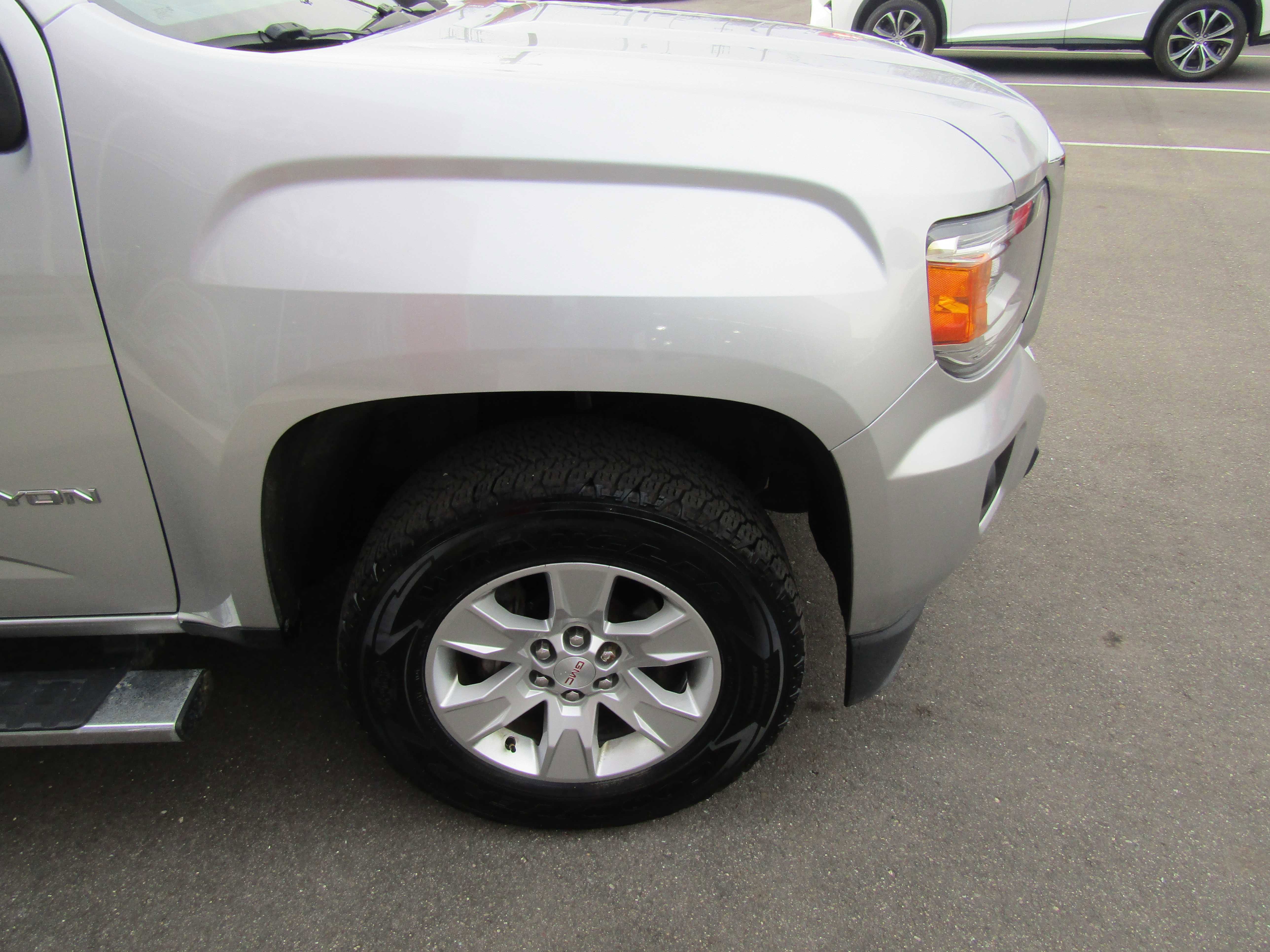 Used 2017 GMC Canyon SLE image 14