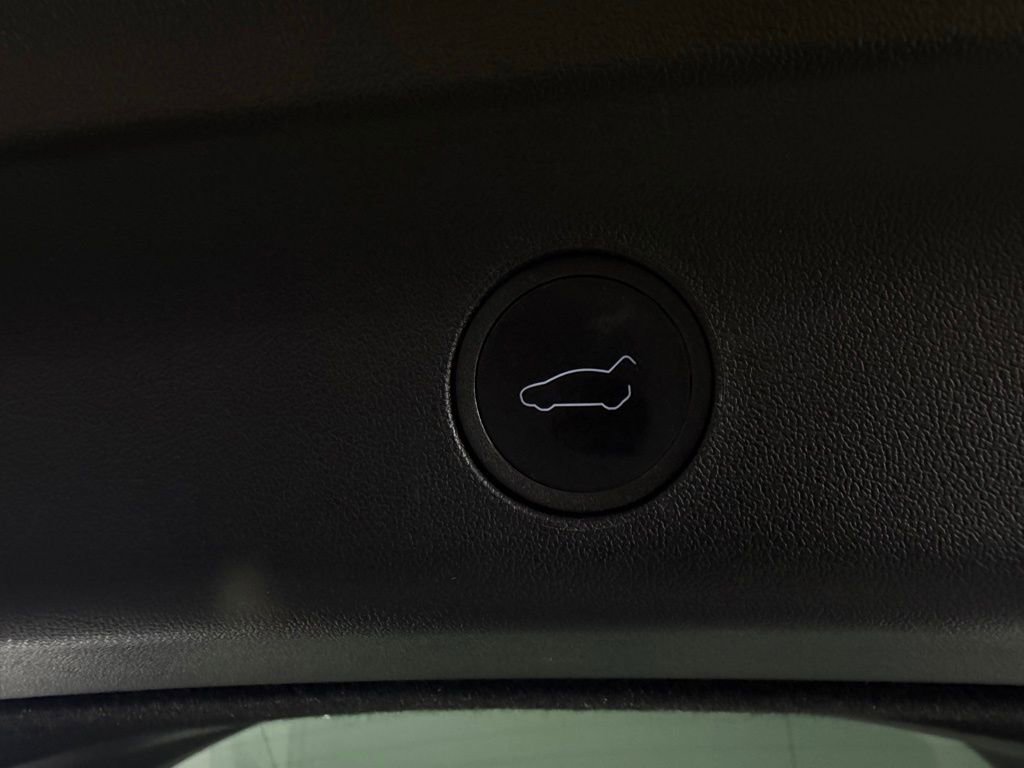 Used 2024 Tesla Model Y Long Range image 28