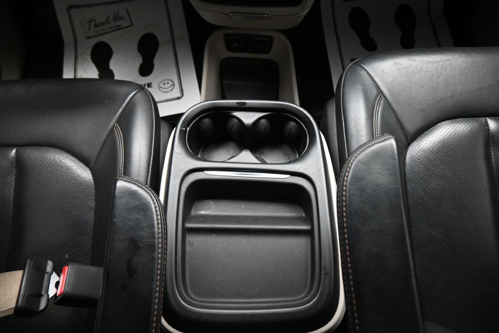 Used 2019 Chrysler Pacifica Touring-L FWD image 19