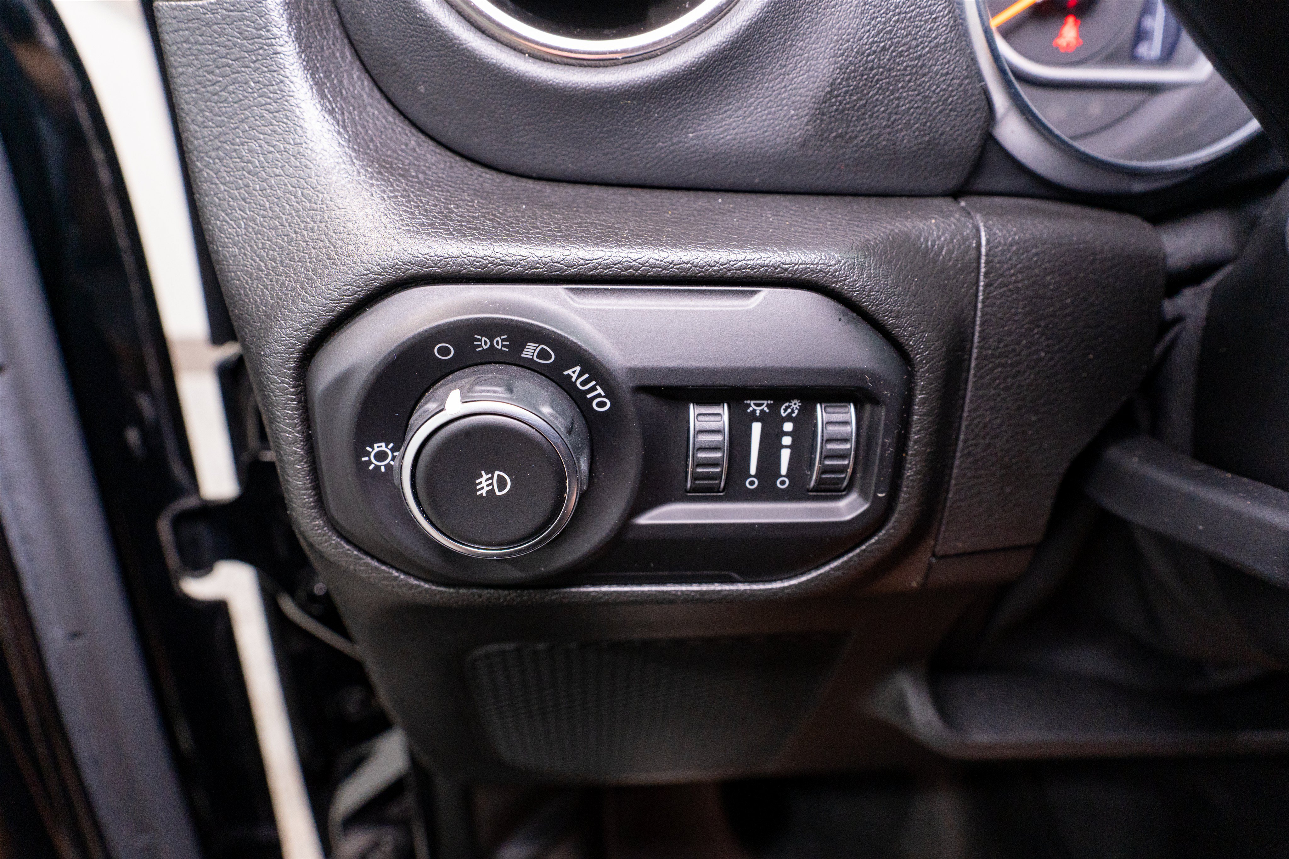 Used 2021 Jeep Wrangler Unlimited Sahara AWD/4WD image 29