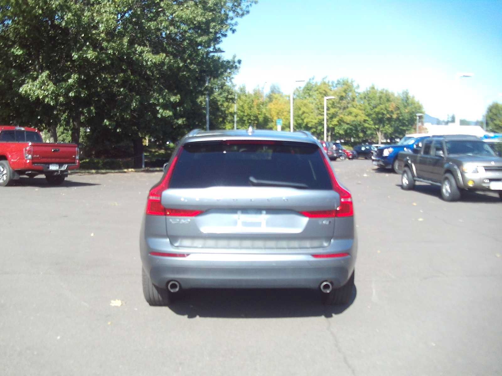 Used 2021 Volvo XC60 T6 Momentum AWD/4WD image 4