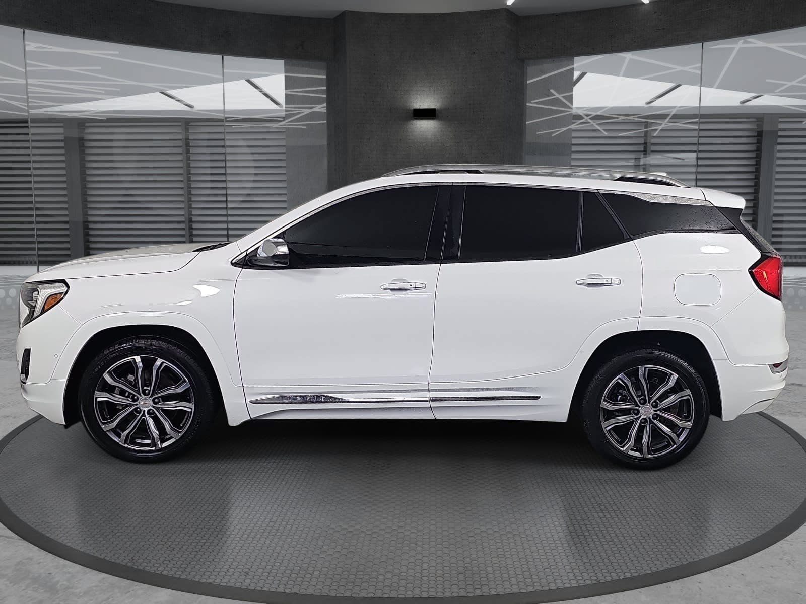 Used 2018 GMC Terrain Denali w/ Advanced Safety Package FWD image 8