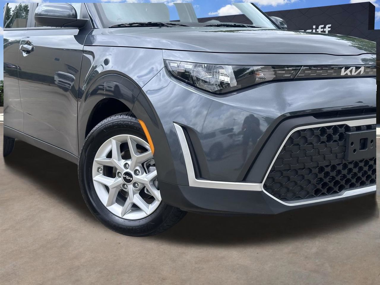 Used 2025 Kia Soul LX image 2