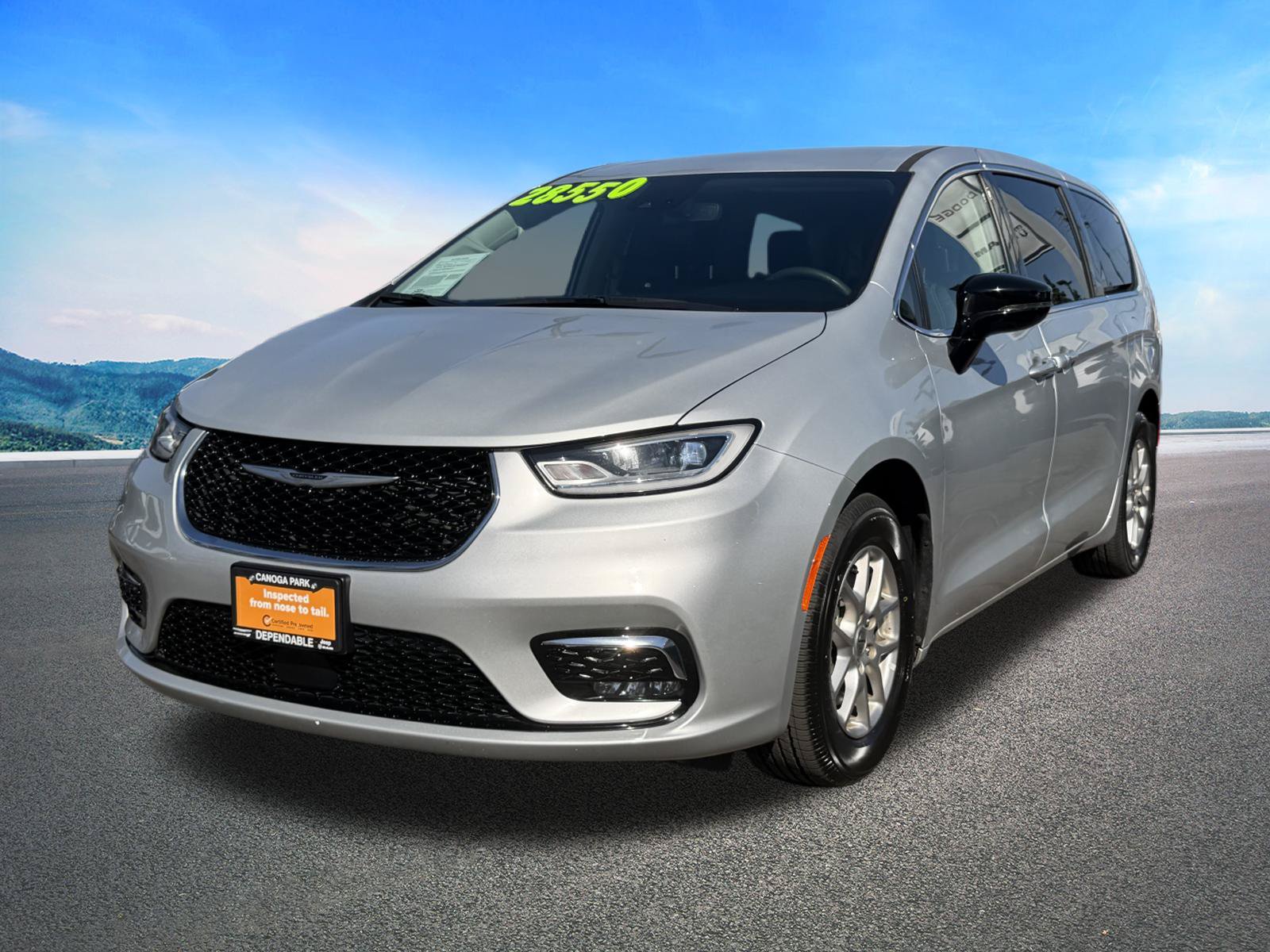 Certified 2024 Chrysler Pacifica Touring-L FWD image 4
