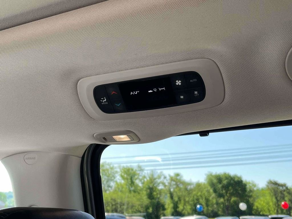 Used 2020 Chrysler Pacifica Limited FWD image 7