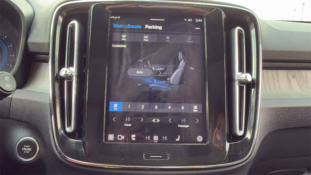 Certified 2025 Volvo XC40 B5 Plus image 17