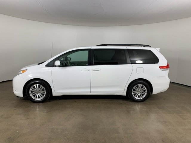 Used 2014 Toyota Sienna XLE image 18