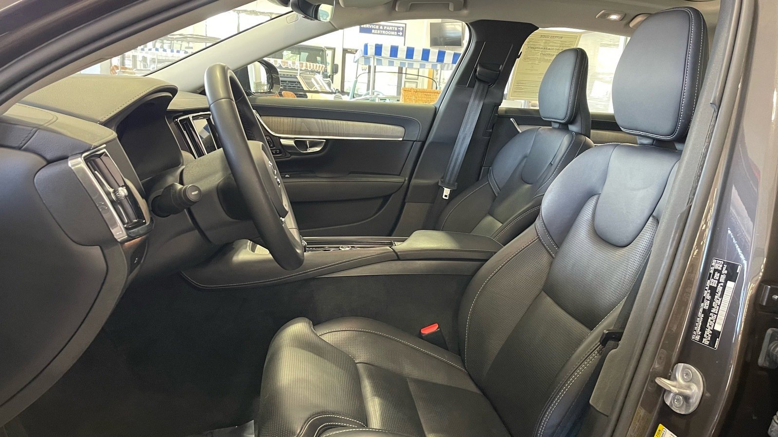 Used 2023 Volvo S90 B6 Ultimate w/ Protection Package Premier image 29