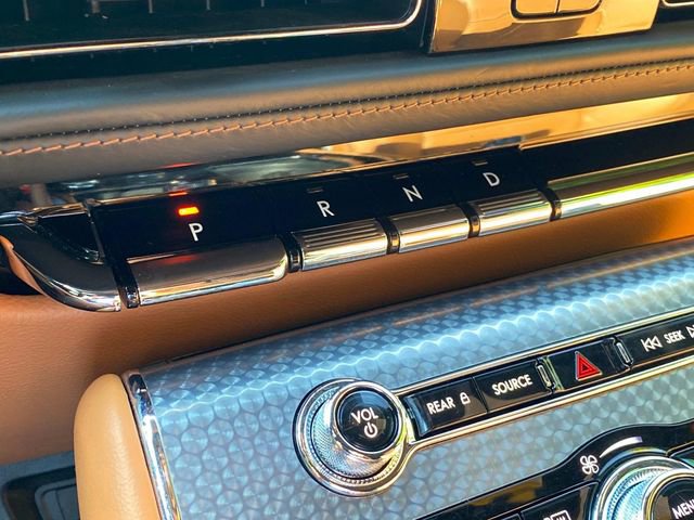 Certified 2023 Lincoln Aviator Black Label w/ Class IV Trailer Tow Package AWD/4WD image 28