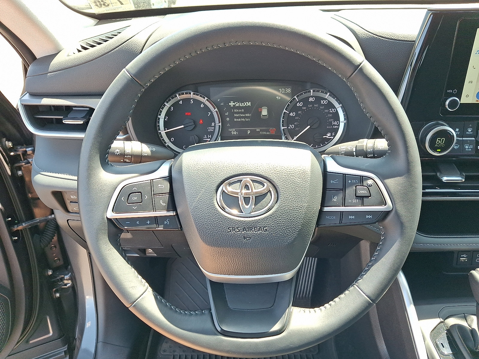 Used 2025 Toyota Highlander LE AWD/4WD image 19