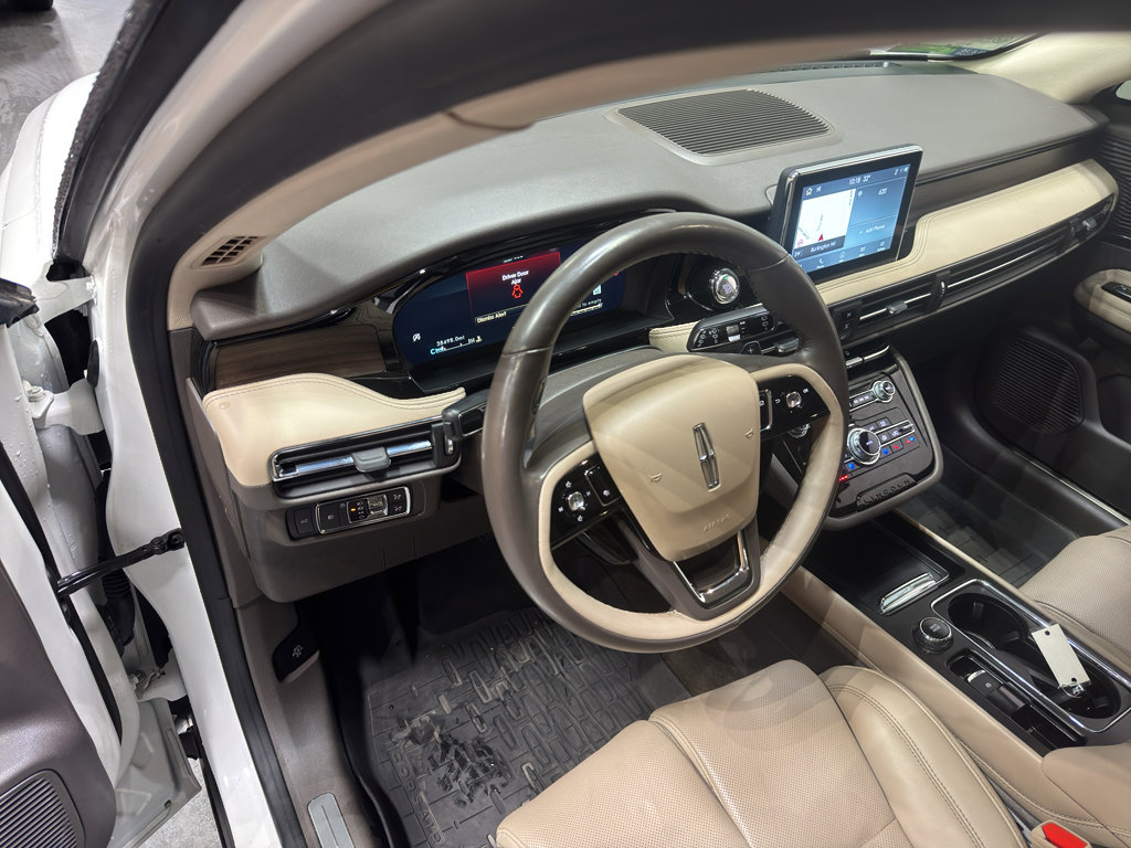 Used 2022 Lincoln Corsair Reserve w/ Equipment Group 201A image 15