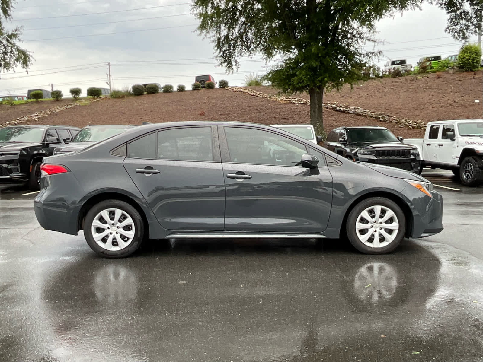 Used 2023 Toyota Corolla LE FWD image 6