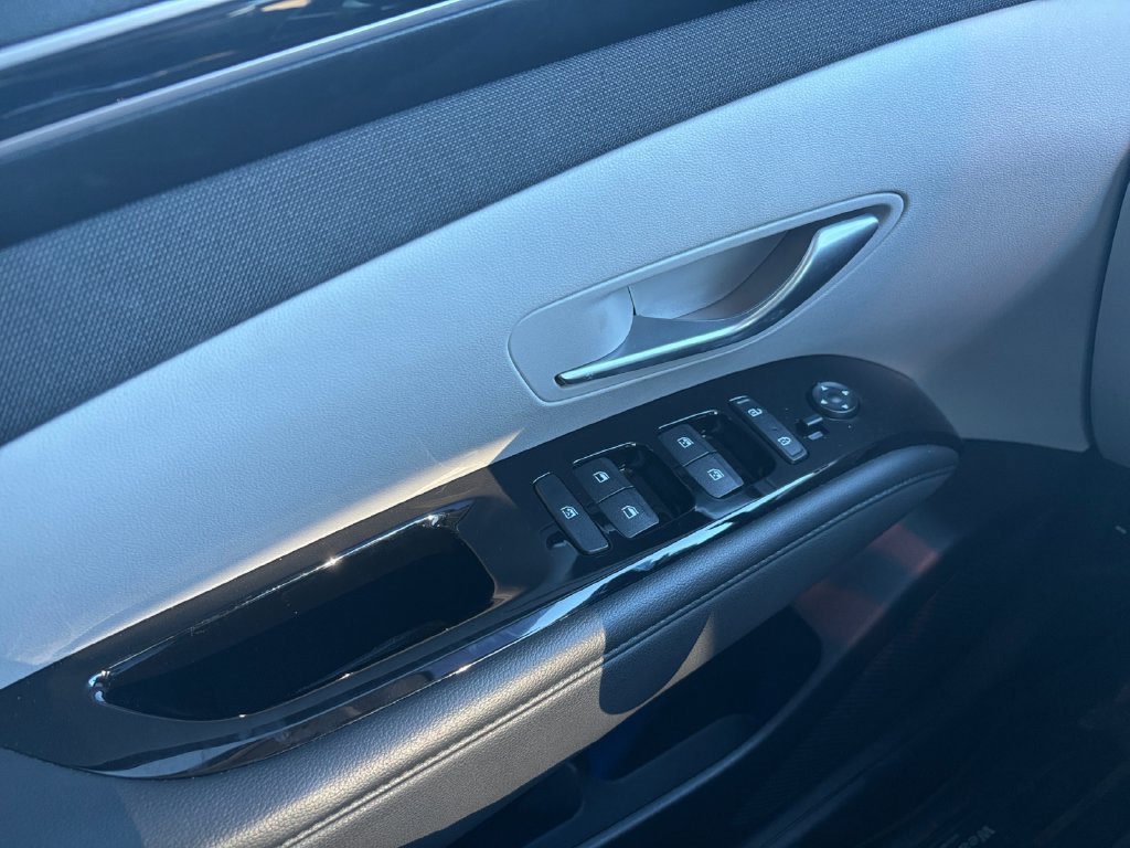 Certified 2022 Hyundai Tucson Limited AWD/4WD image 18