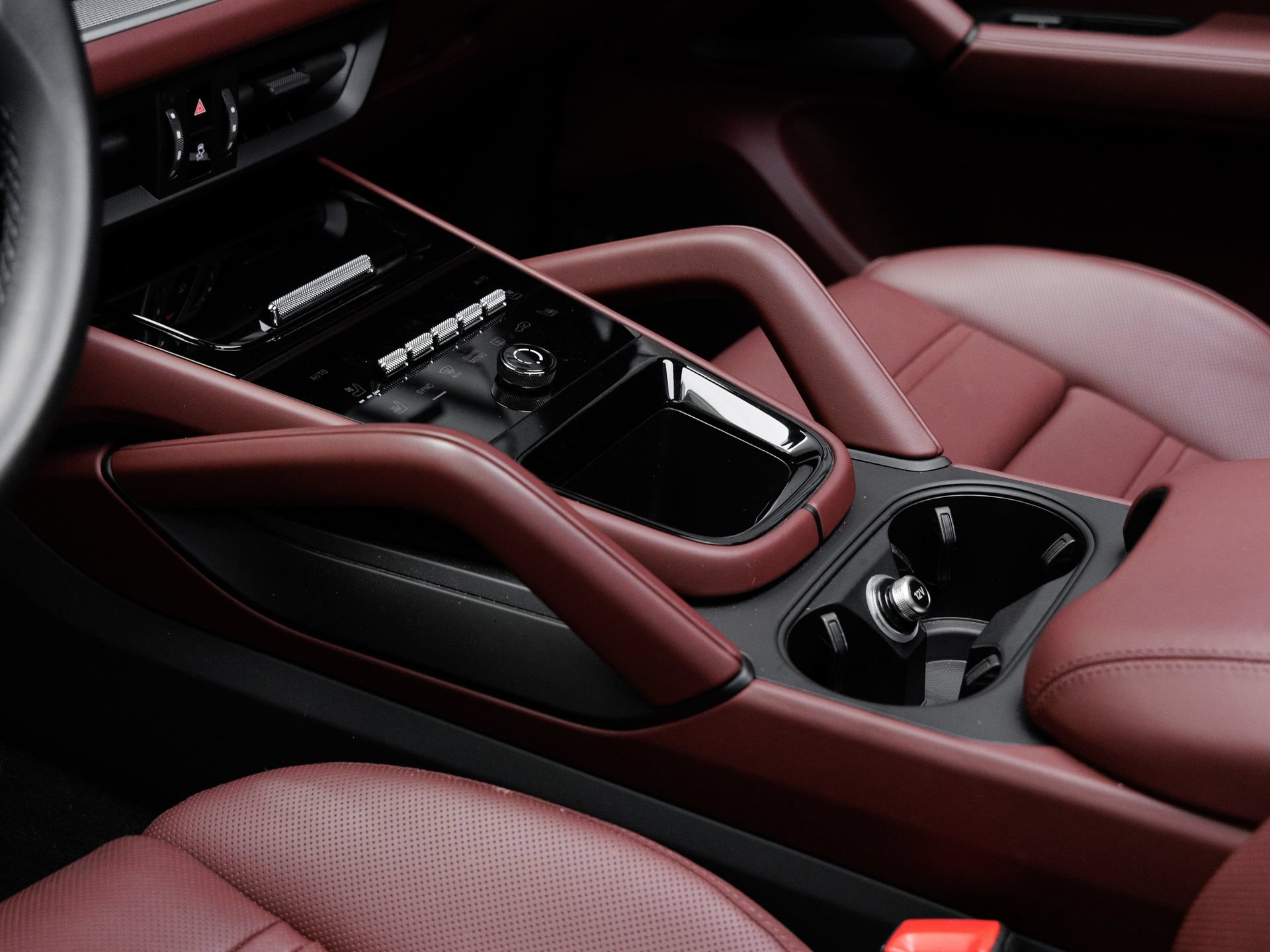 Certified 2025 Porsche Cayenne E-Hybrid AWD/4WD image 26