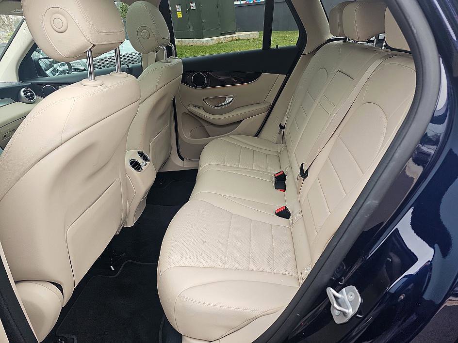Used 2019 Mercedes-Benz GLC 300 4MATIC image 28