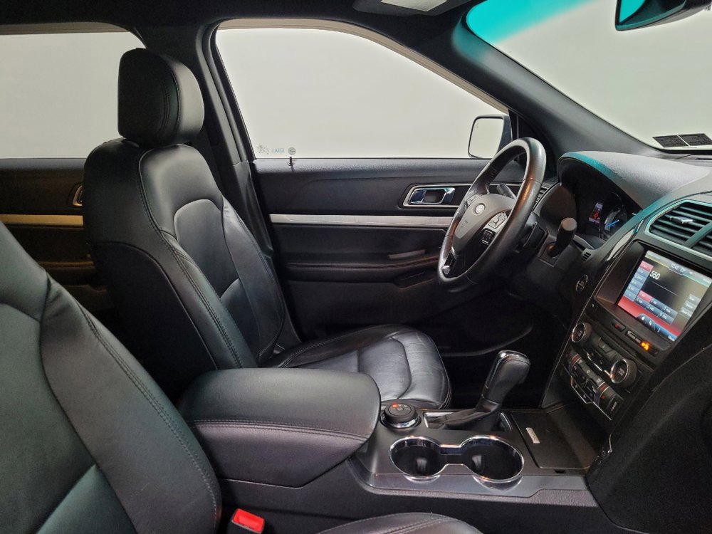 Used 2016 Ford Explorer XLT w/ Equipment Group 202A AWD/4WD image 21