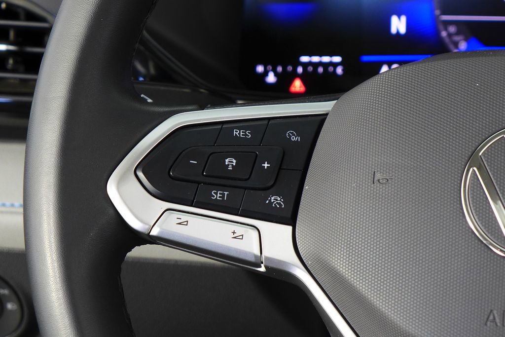 Used 2024 Volkswagen Taos SE image 30