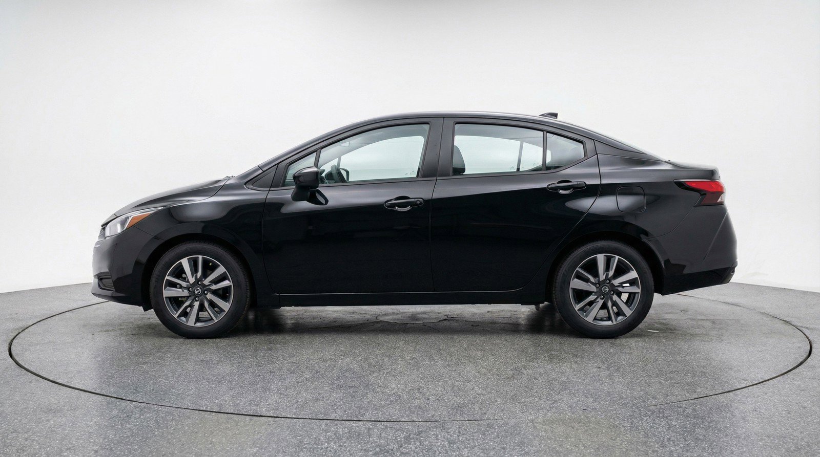 Used 2025 Nissan Versa SV FWD image 5