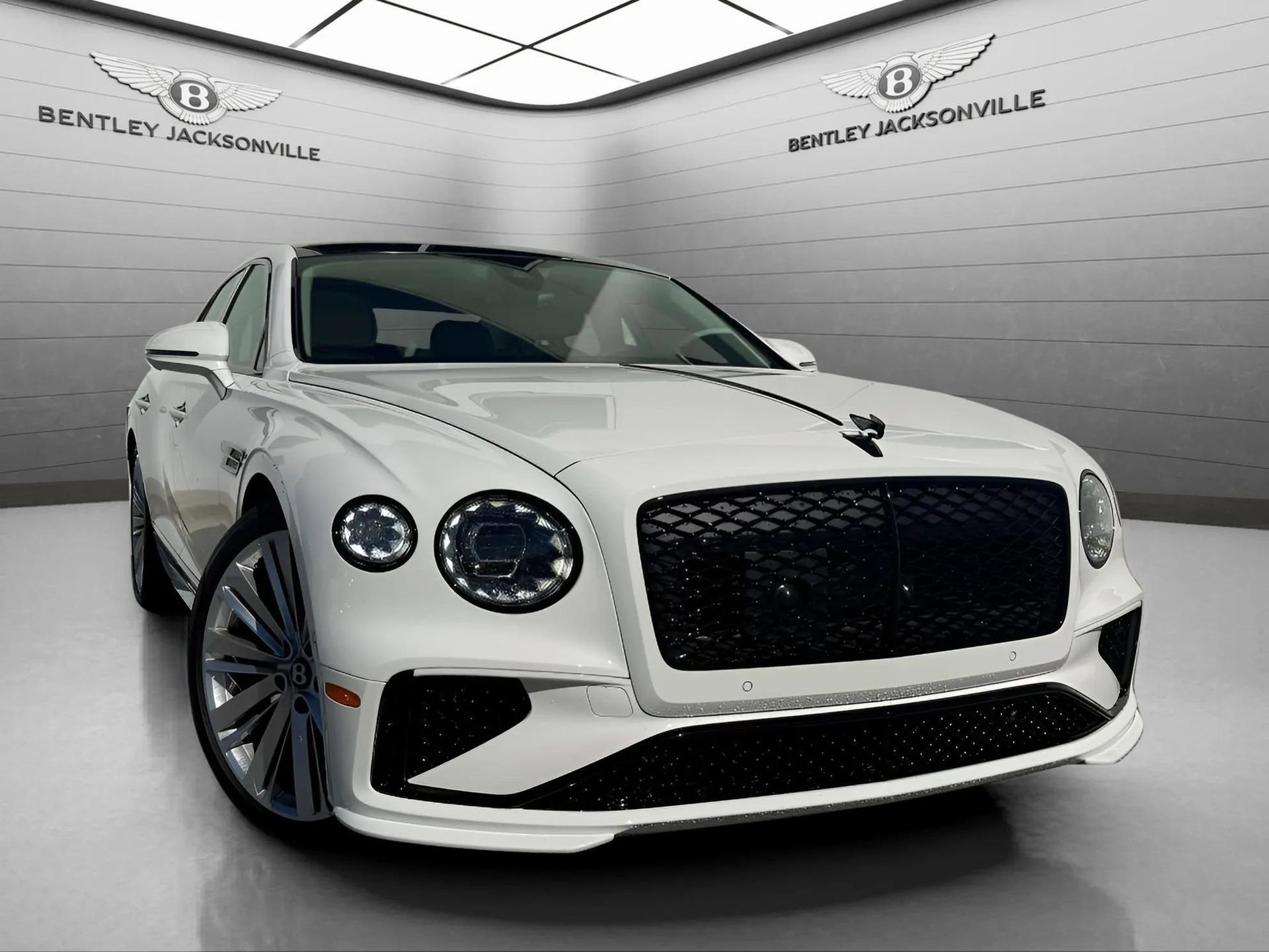 Used 2025 Bentley Flying Spur Plug-In Hybrid image 1