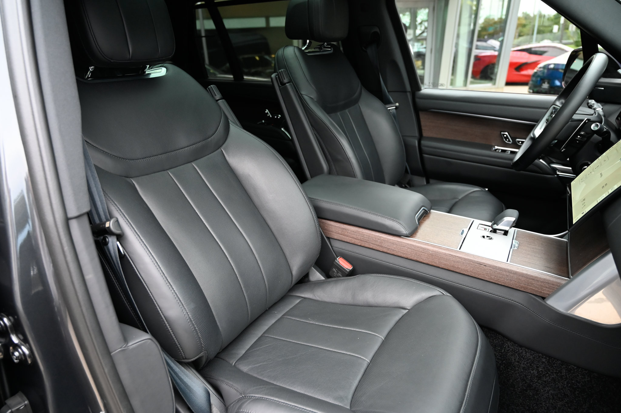 Used 2024 Land Rover Range Rover Long Wheelbase SE AWD/4WD image 62