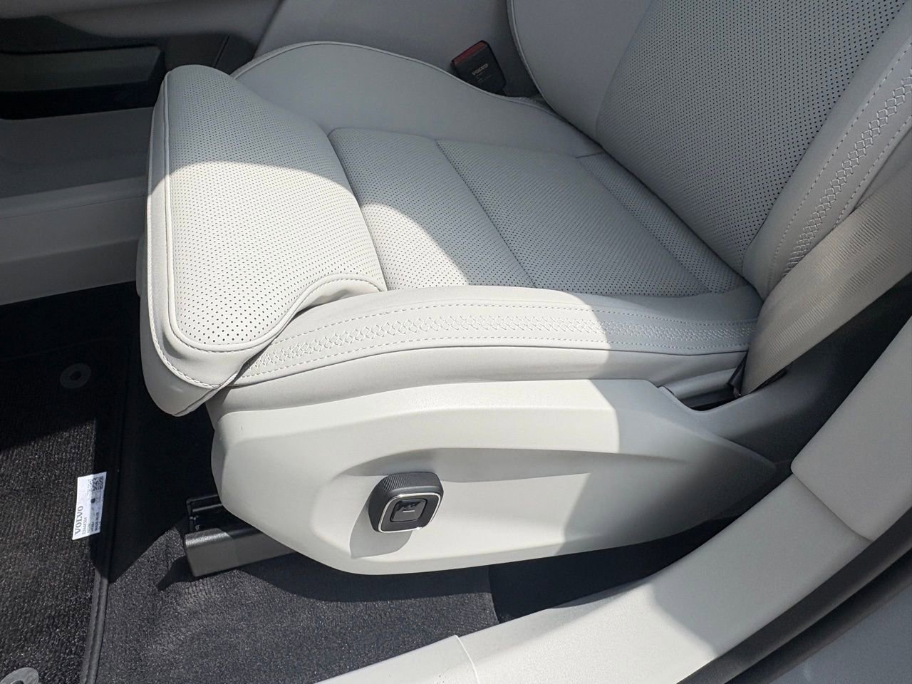 New 2026 Volvo EX90 Plus RWD image 17