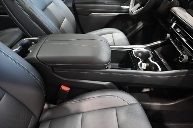 New 2027 Chevrolet Traverse LT w/ Sun and Wheel Package FWD image 21
