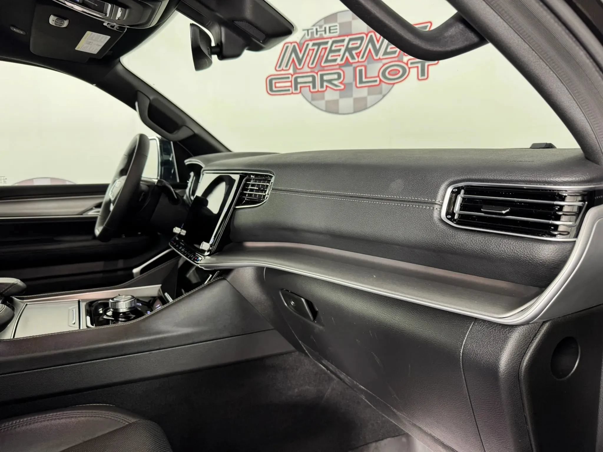 Used 2025 Jeep Wagoneer Series II AWD/4WD image 12