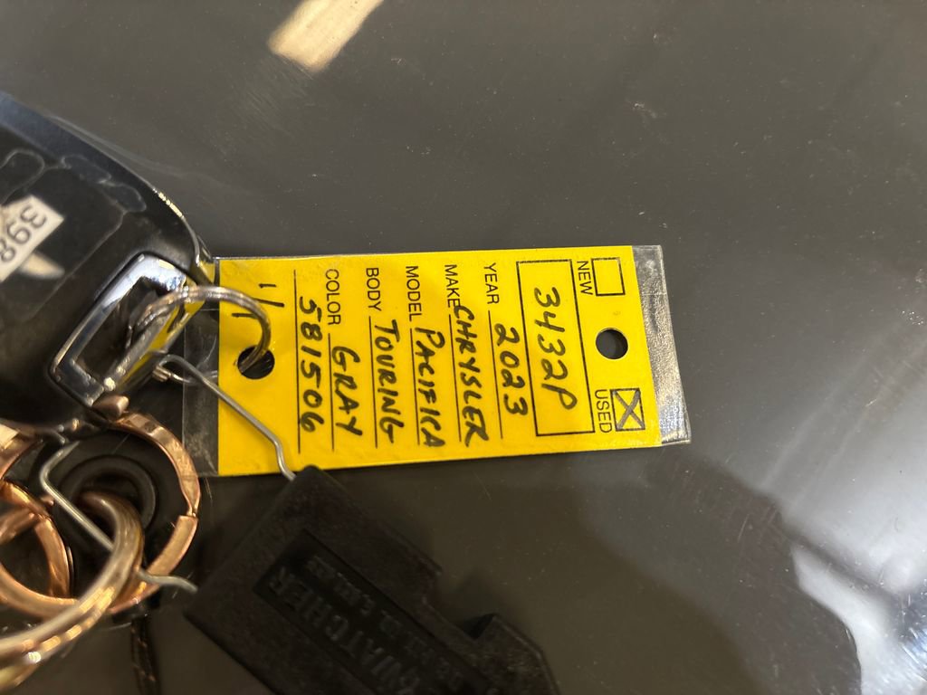 Used 2023 Chrysler Pacifica Touring-L image 39