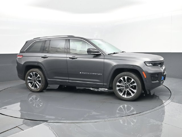Used 2022 Jeep Grand Cherokee Overland w/ Luxury Tech Group IV AWD/4WD image 4