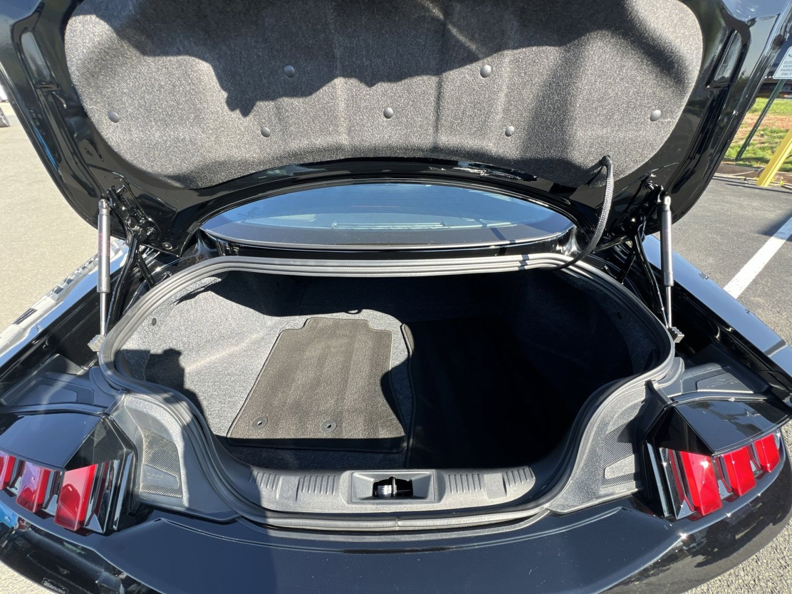 Used 2024 Ford Mustang Coupe image 25