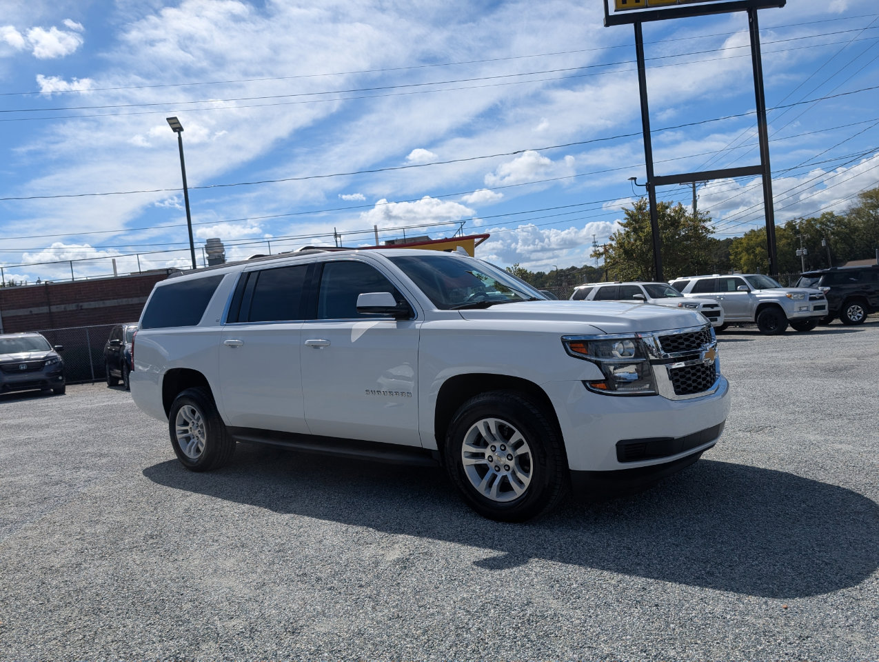 Used 2018 Chevrolet Suburban LT image 3