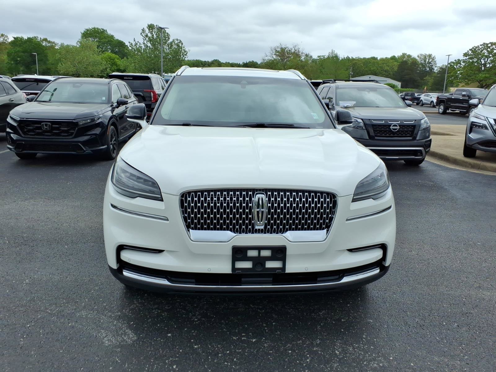 Used 2023 Lincoln Aviator AWD w/ Premium Package image 2