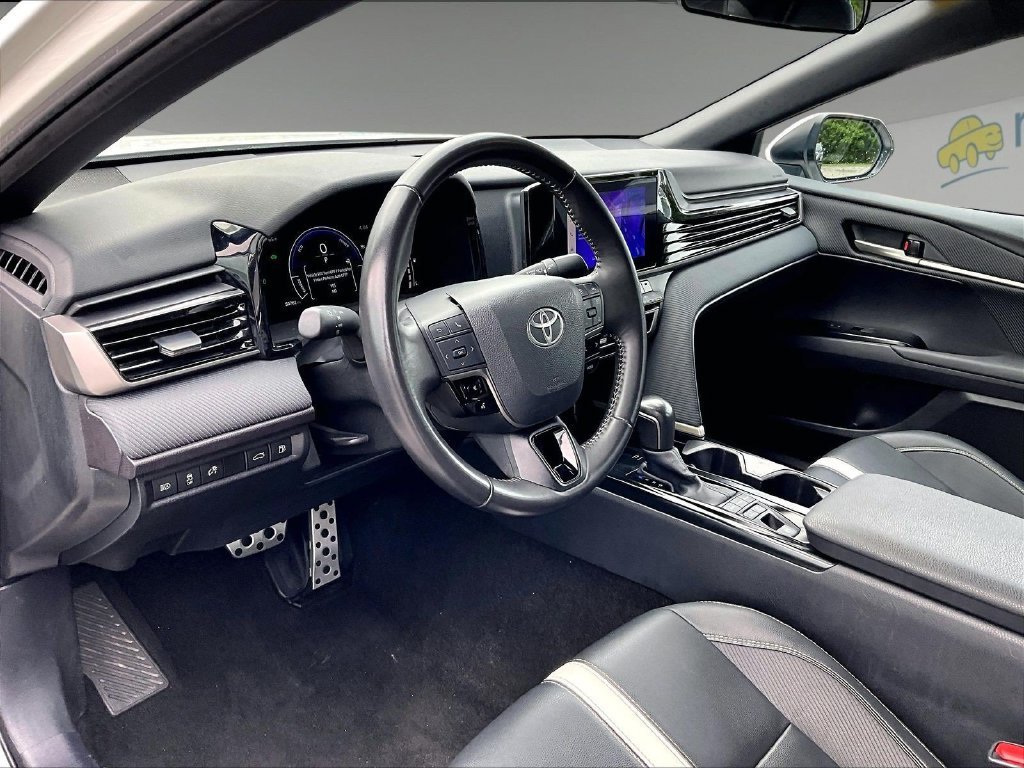 Used 2025 Toyota Camry SE FWD image 8