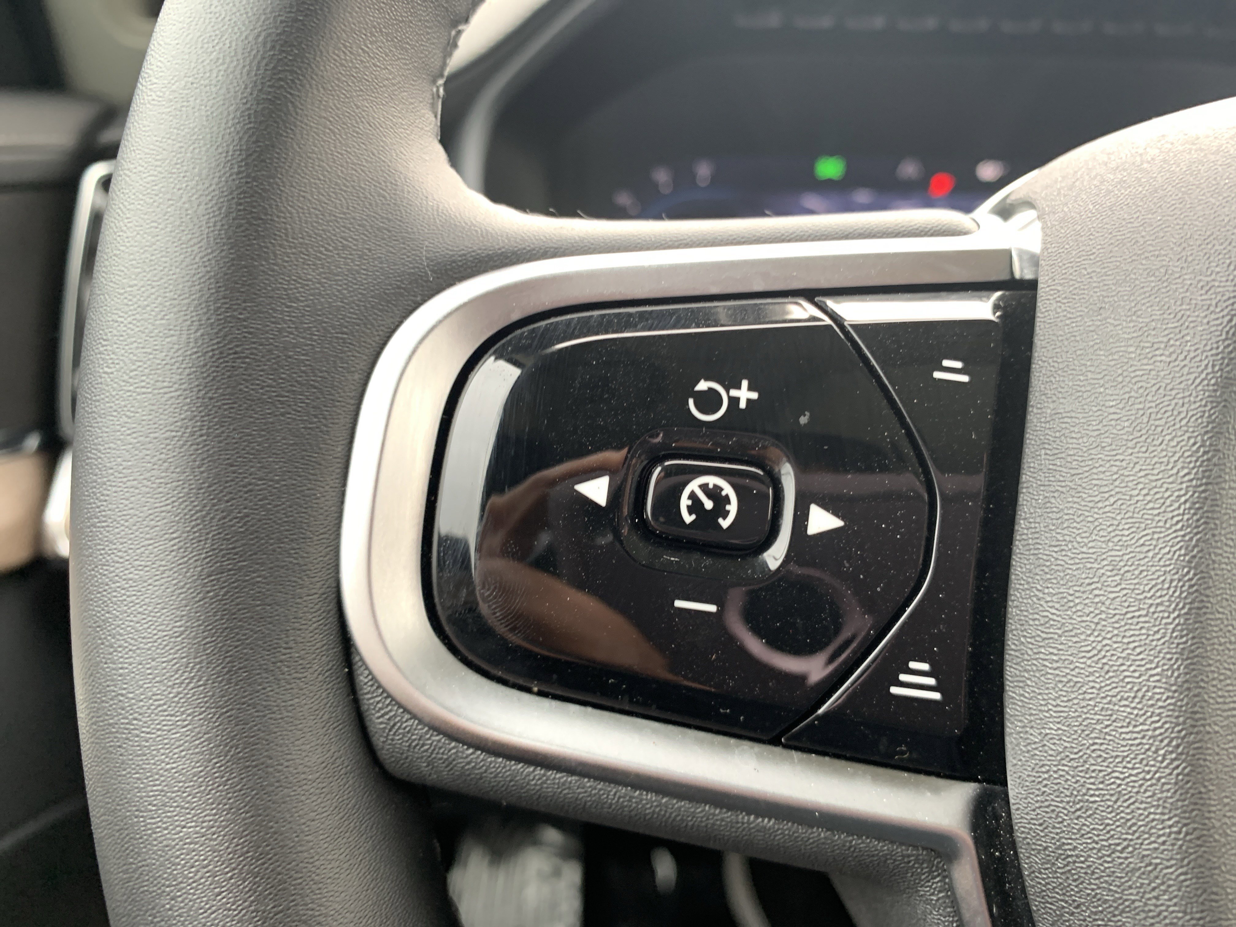 Used 2025 Volvo XC90 B6 Plus image 19