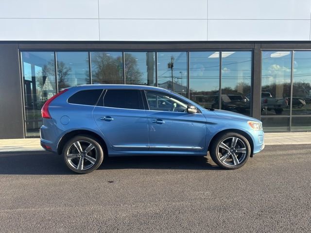 Used 2017 Volvo XC60 T6 Dynamic w/ Advanced Package image 2
