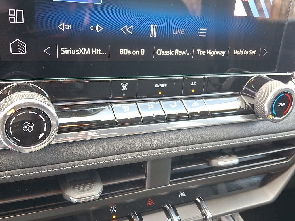 Used 2024 Chevrolet Colorado LT image 16