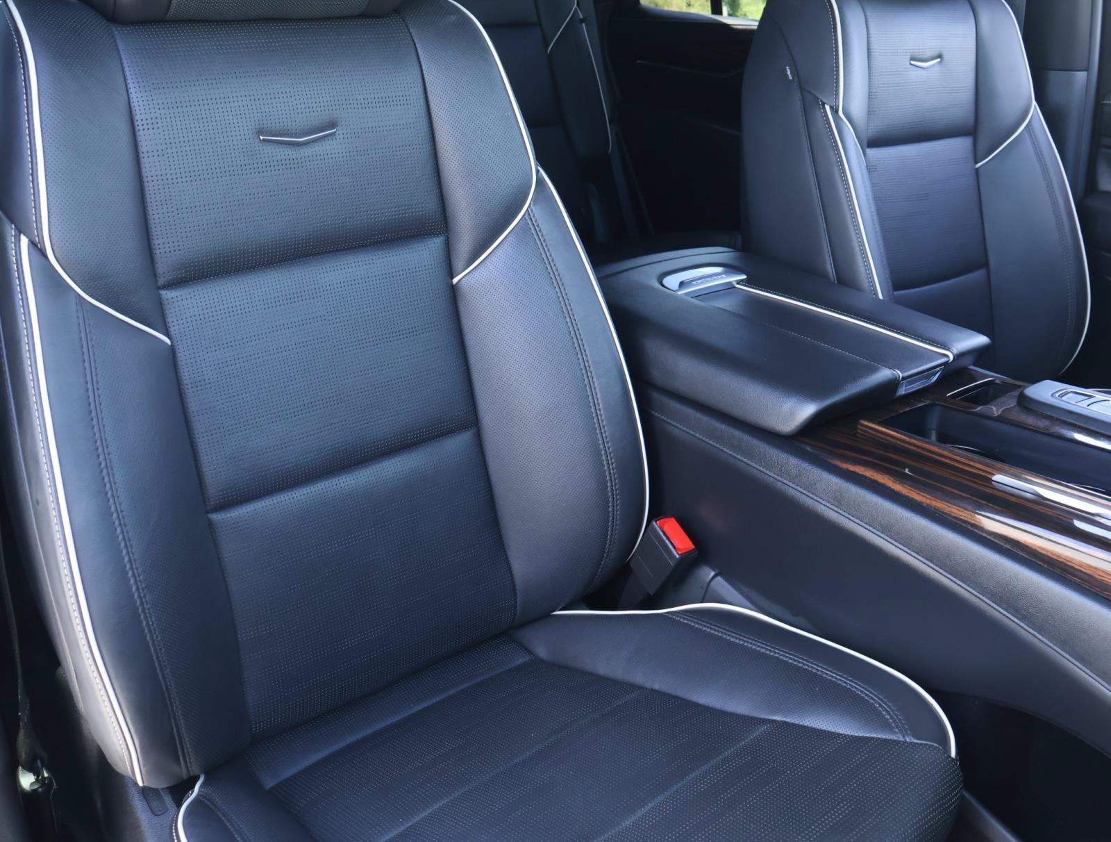 Used 2023 Cadillac Escalade Premium Luxury RWD image 23