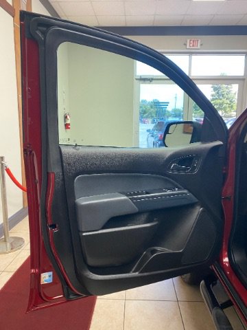 Used 2017 Chevrolet Colorado Z71 RWD image 9