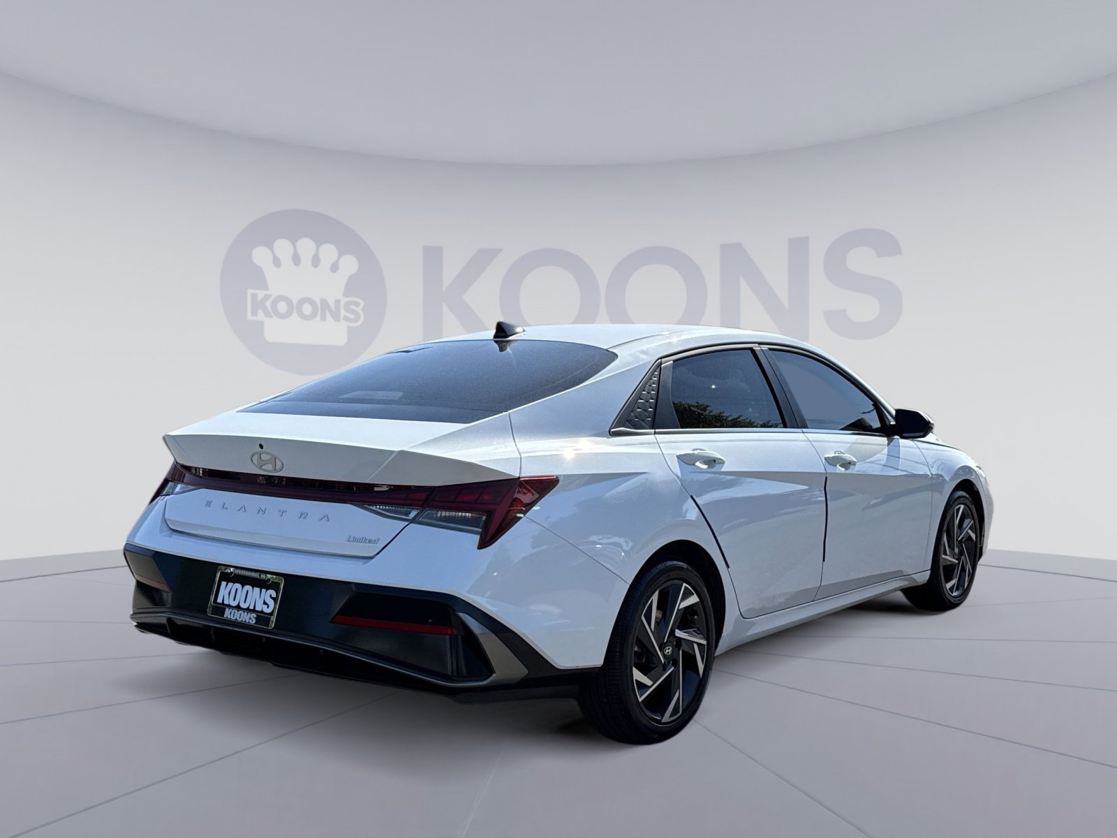 Used 2025 Hyundai Elantra Limited FWD image 7