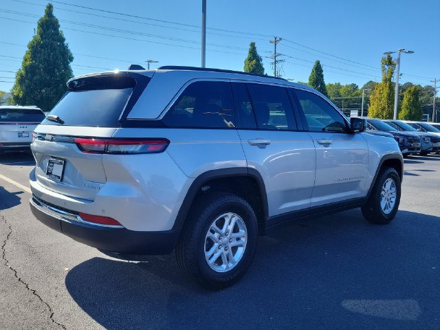 Used 2025 Jeep Grand Cherokee Laredo RWD image 4