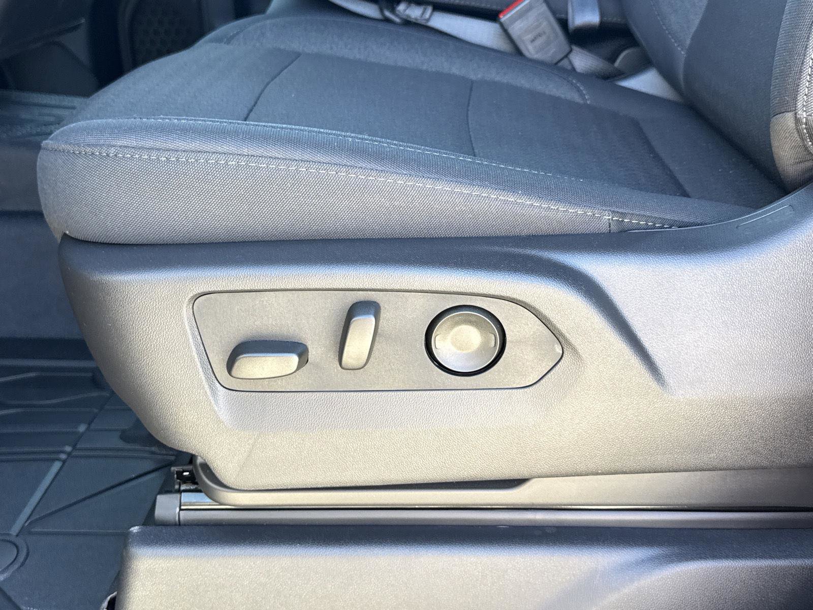 New 2026 Chevrolet Silverado 2500 Custom w/ Custom Convenience Package image 17