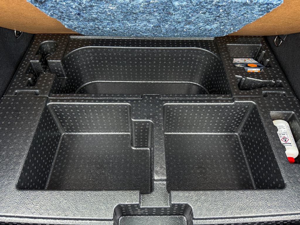 Certified 2025 Nissan Kicks SR w/ SR Premium Package AWD/4WD image 36